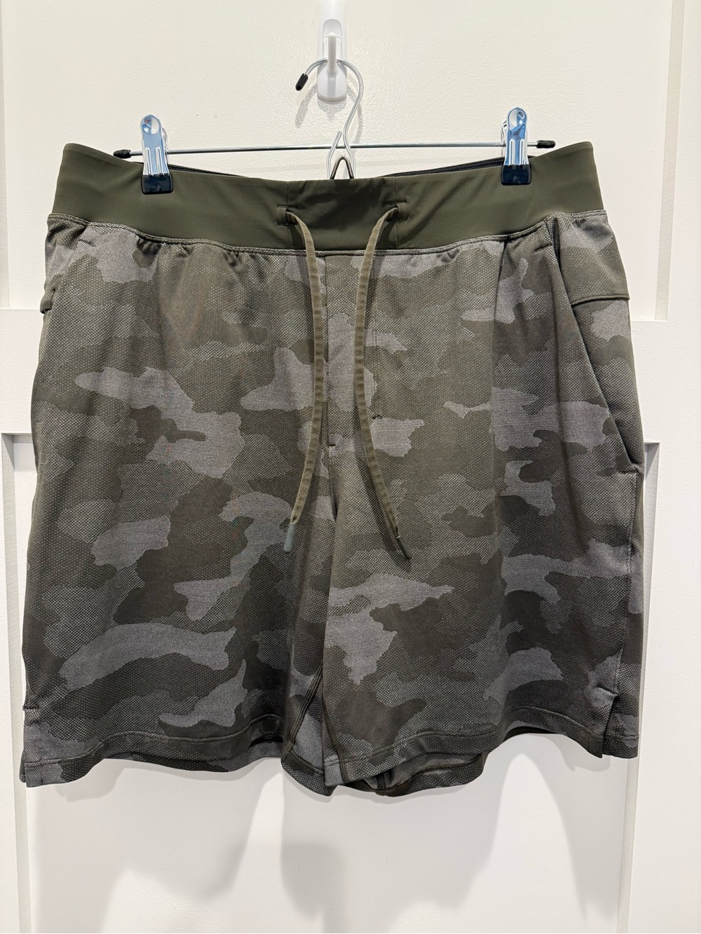 Lululemon Men's Olive Camo Performance Drawstring Shorts